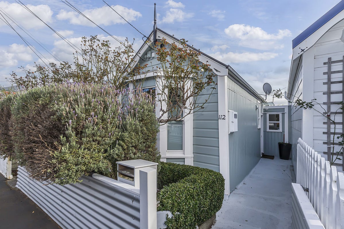 112 Brougham Street, Mount Victoria, Wellington - Carousel 1