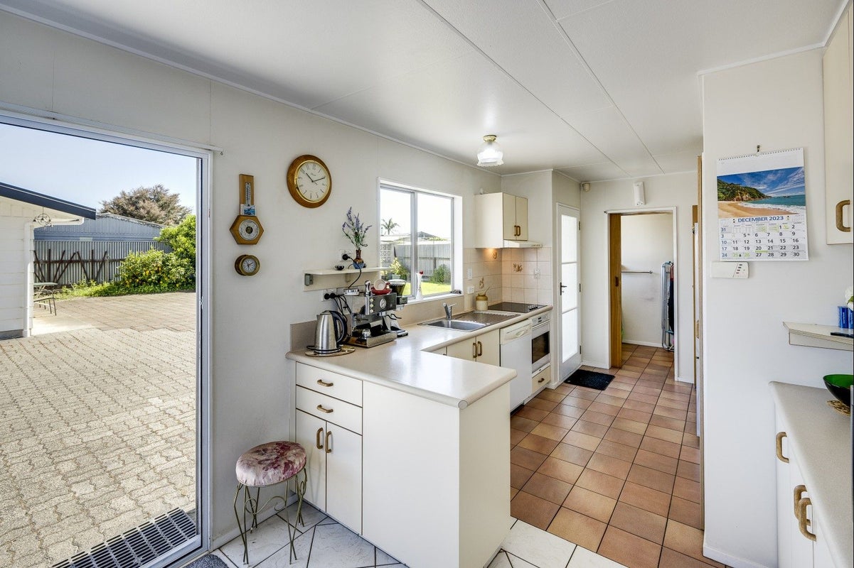 38 Glamorgan Avenue, Tamatea, Napier - Carousel 2