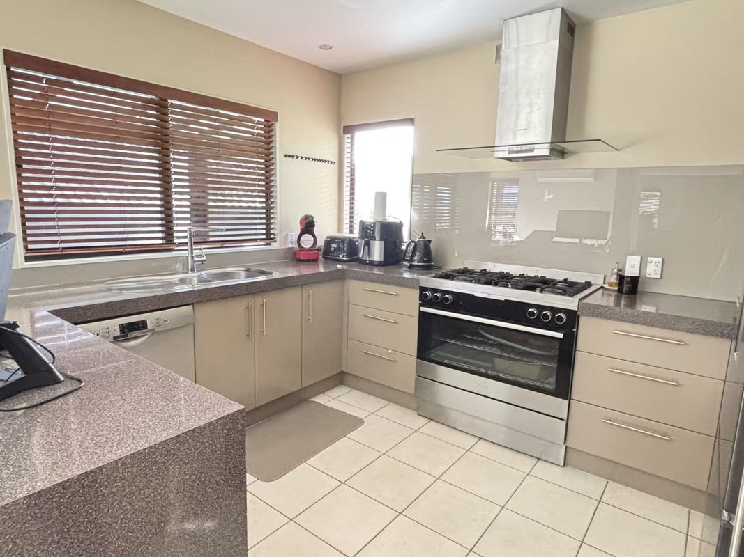 18 Manara Place, The Gardens, Auckland - Carousel 2