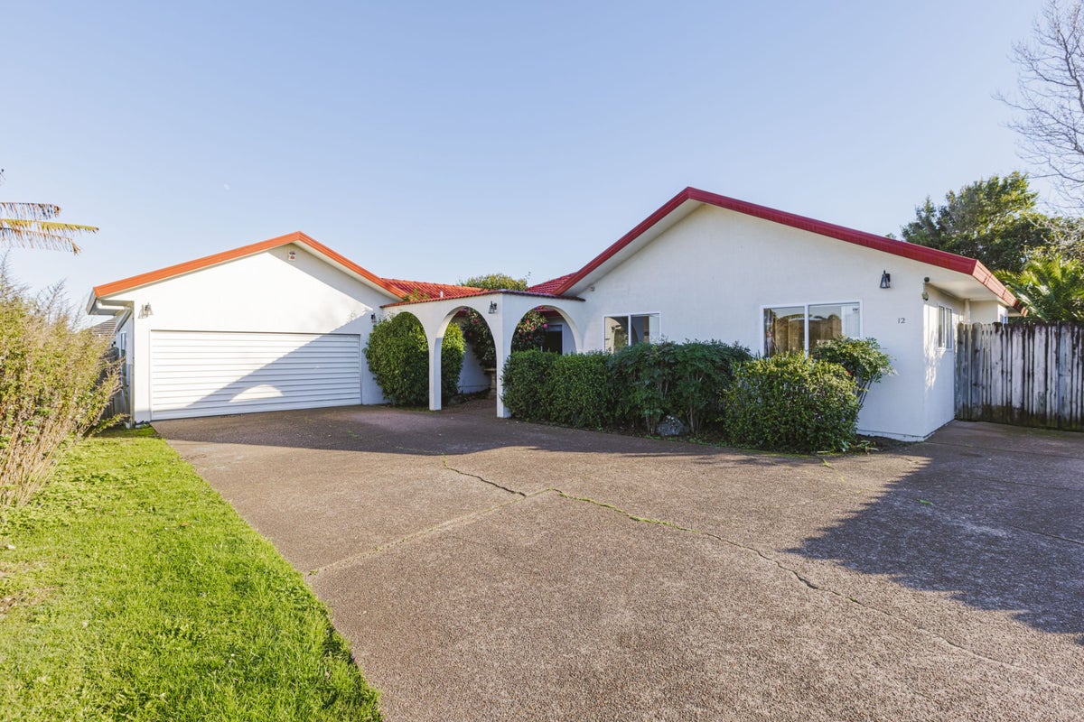12 Bob Charles Drive, Golflands, Auckland - Carousel 1