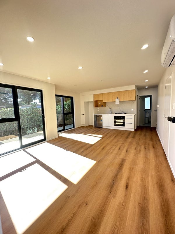 11C Balwyn Place, Clendon Park, Auckland - Carousel 2