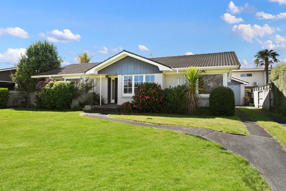20 Hooker Avenue, Chedworth, Hamilton - Carousel 1