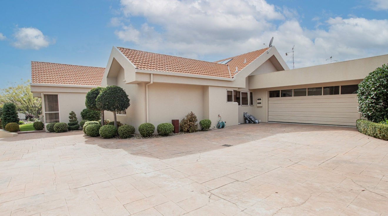 28 Harrowfield Drive, Harrowfield, Hamilton - Carousel 2