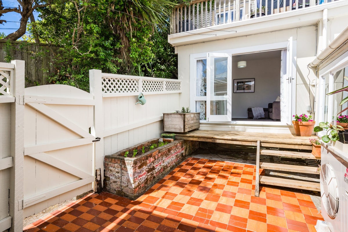 29C North Terrace, Kelburn, Wellington - Carousel 1