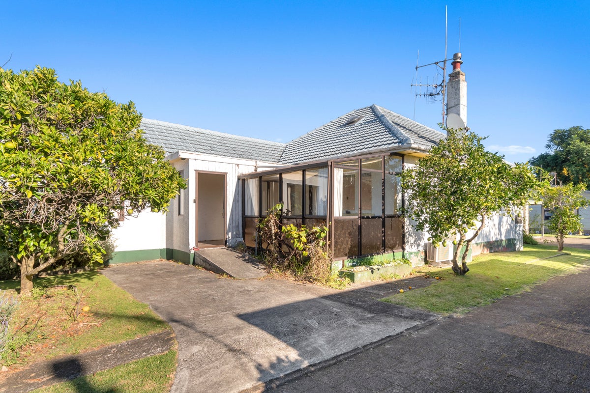 1/16 Oban Road, Greerton, Tauranga - Carousel 2