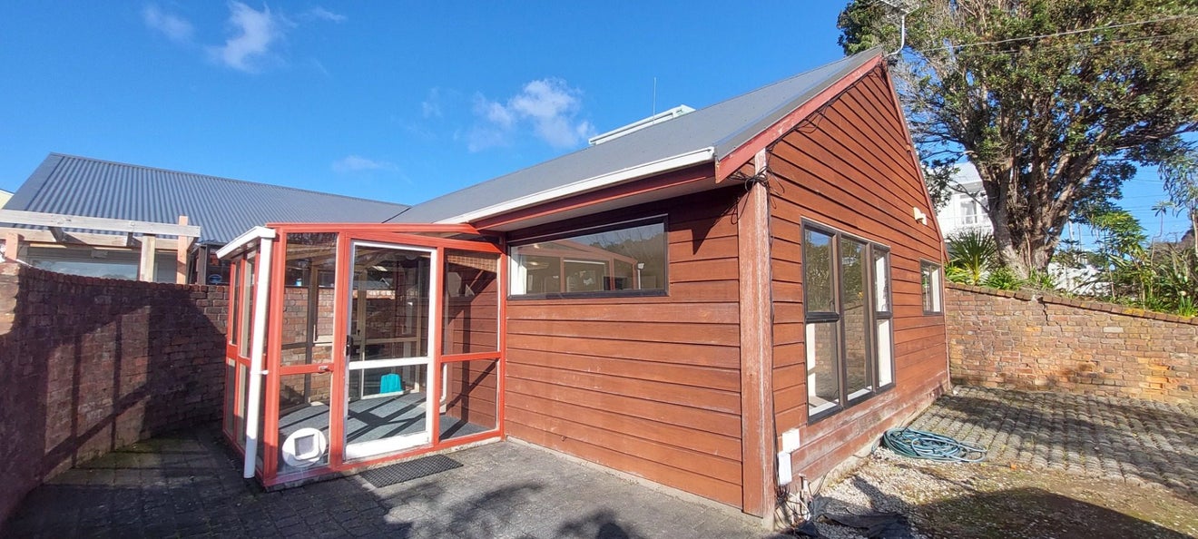 28A Farm Road, Northland, Wellington - Carousel 1