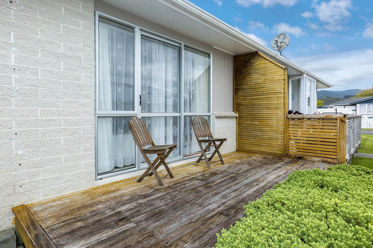 9B Haylock Grove, Totara Park, Upper Hutt - Carousel 2