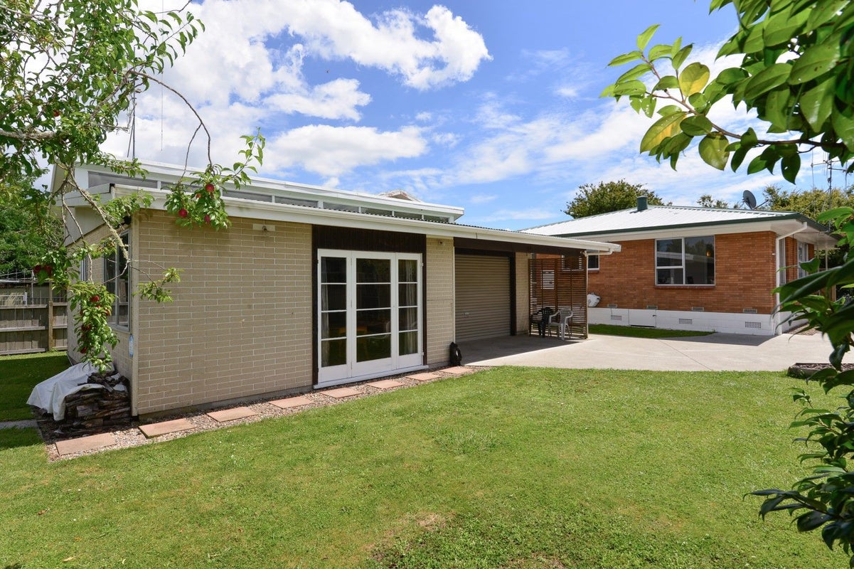 11 Fiona Place, Dinsdale, Hamilton - Carousel 1