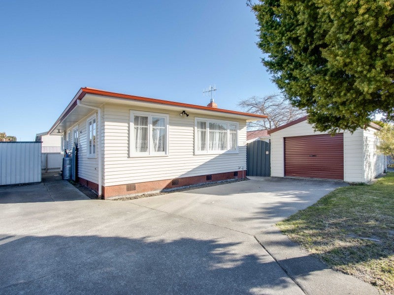 24 Trinity Crescent, Pirimai, Napier - Carousel 1