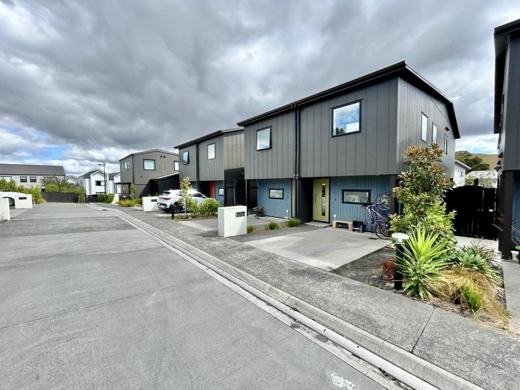 10 Ofanoa Lane, Mount Roskill, Auckland - Carousel 1