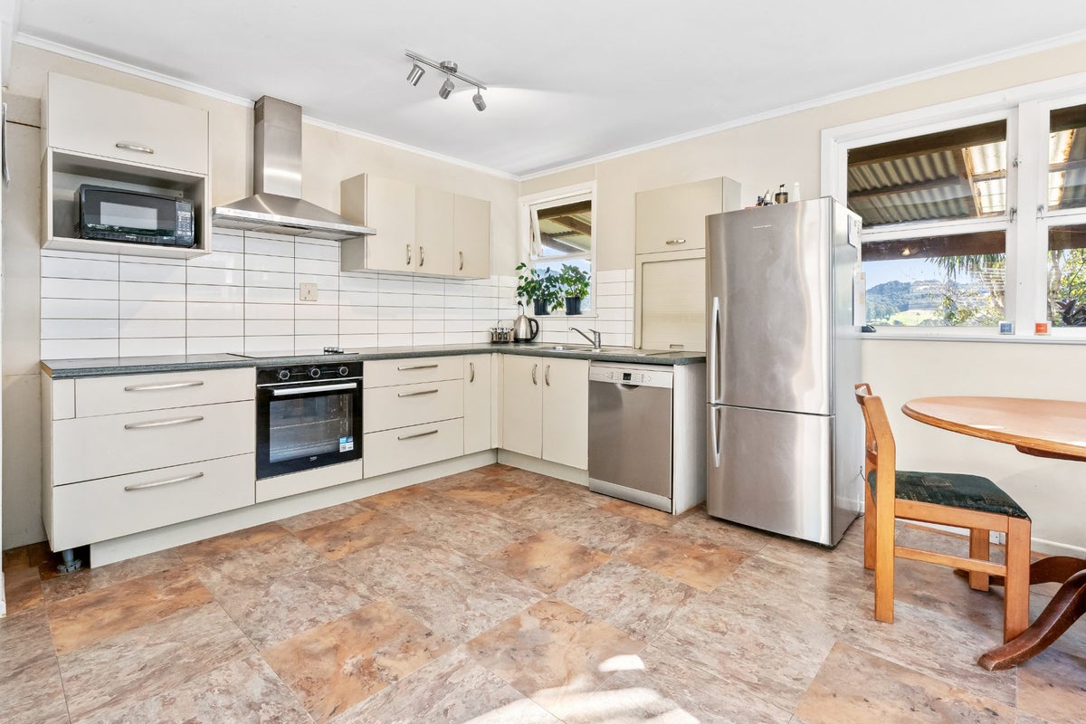 24 Mcinnes Avenue, Kamo, Whangarei - Carousel 2