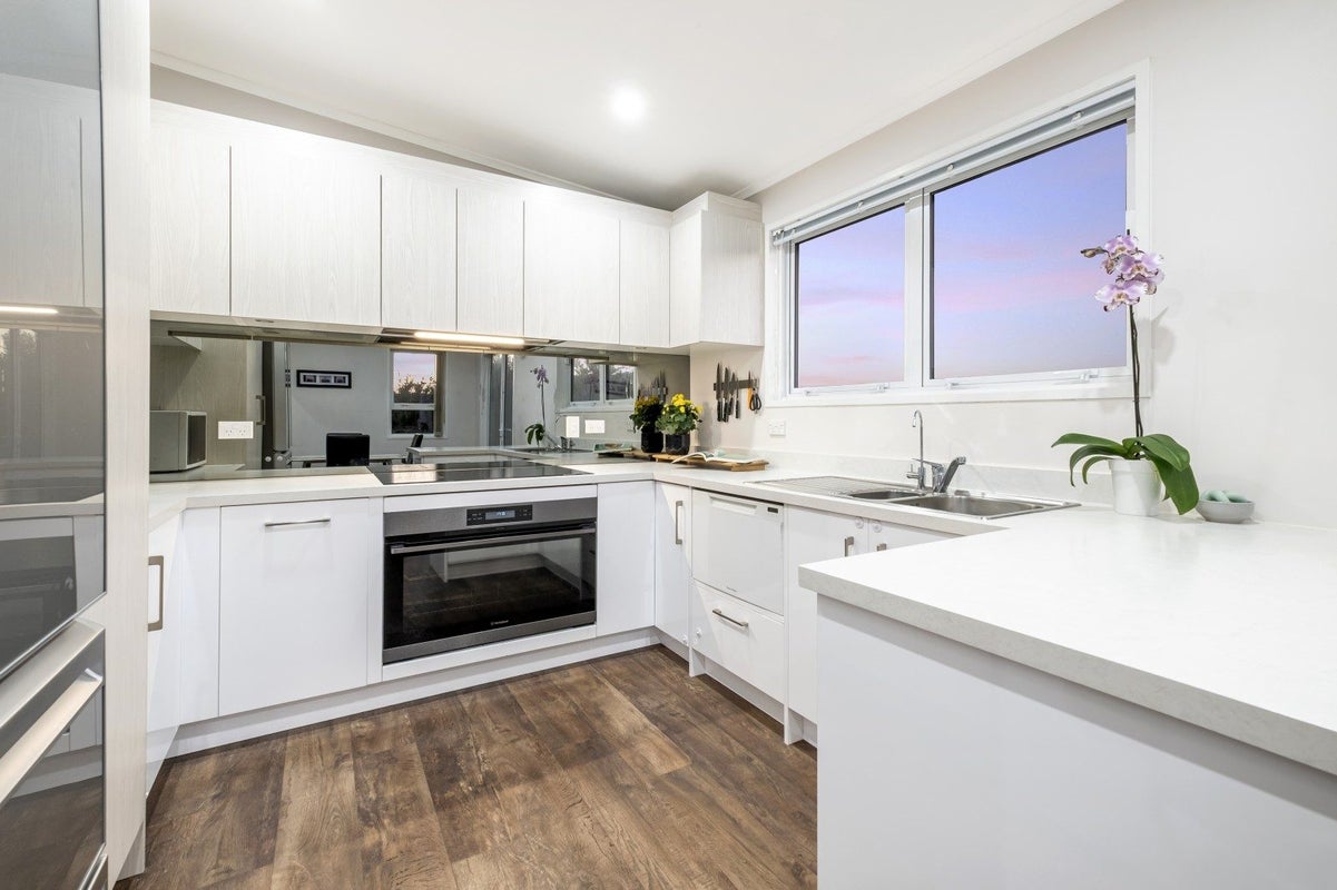 8 Japonica Crescent, Ranui, Porirua - Carousel 2