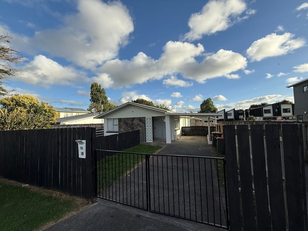 11 Blanes Road, Weymouth, Auckland - Carousel 16