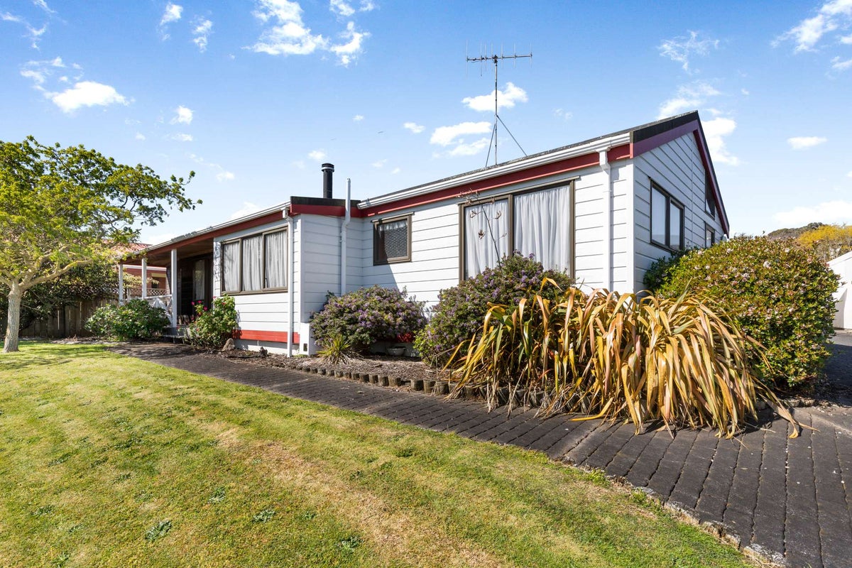 56 Treadwell Street, Springvale, Whanganui - Carousel 2