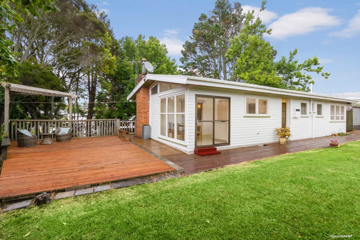 7 Reiman Street, New Lynn, Auckland - Carousel 1