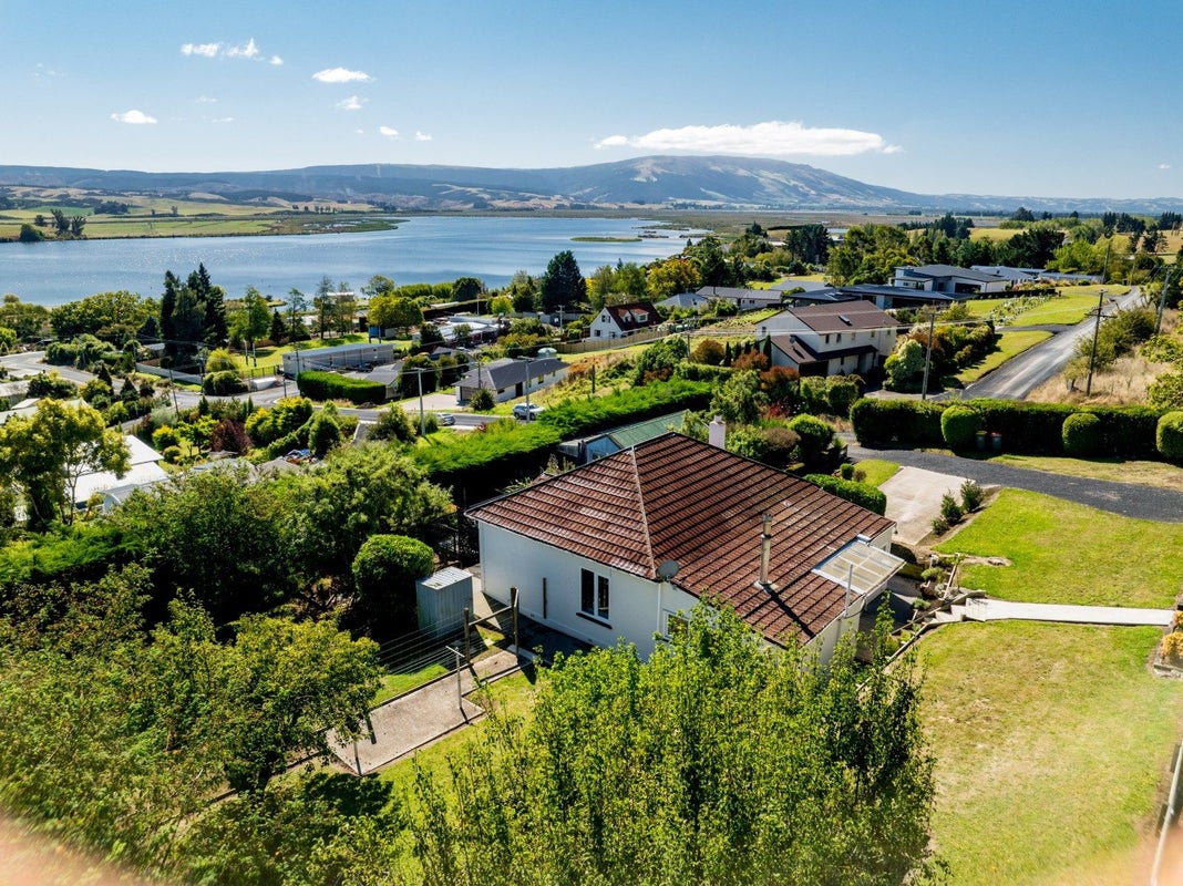 28 Chatham Street, Waihola - Carousel 1