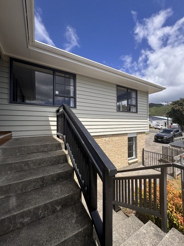 25 Ngatitoa Street, Tawa, Wellington - Carousel 25