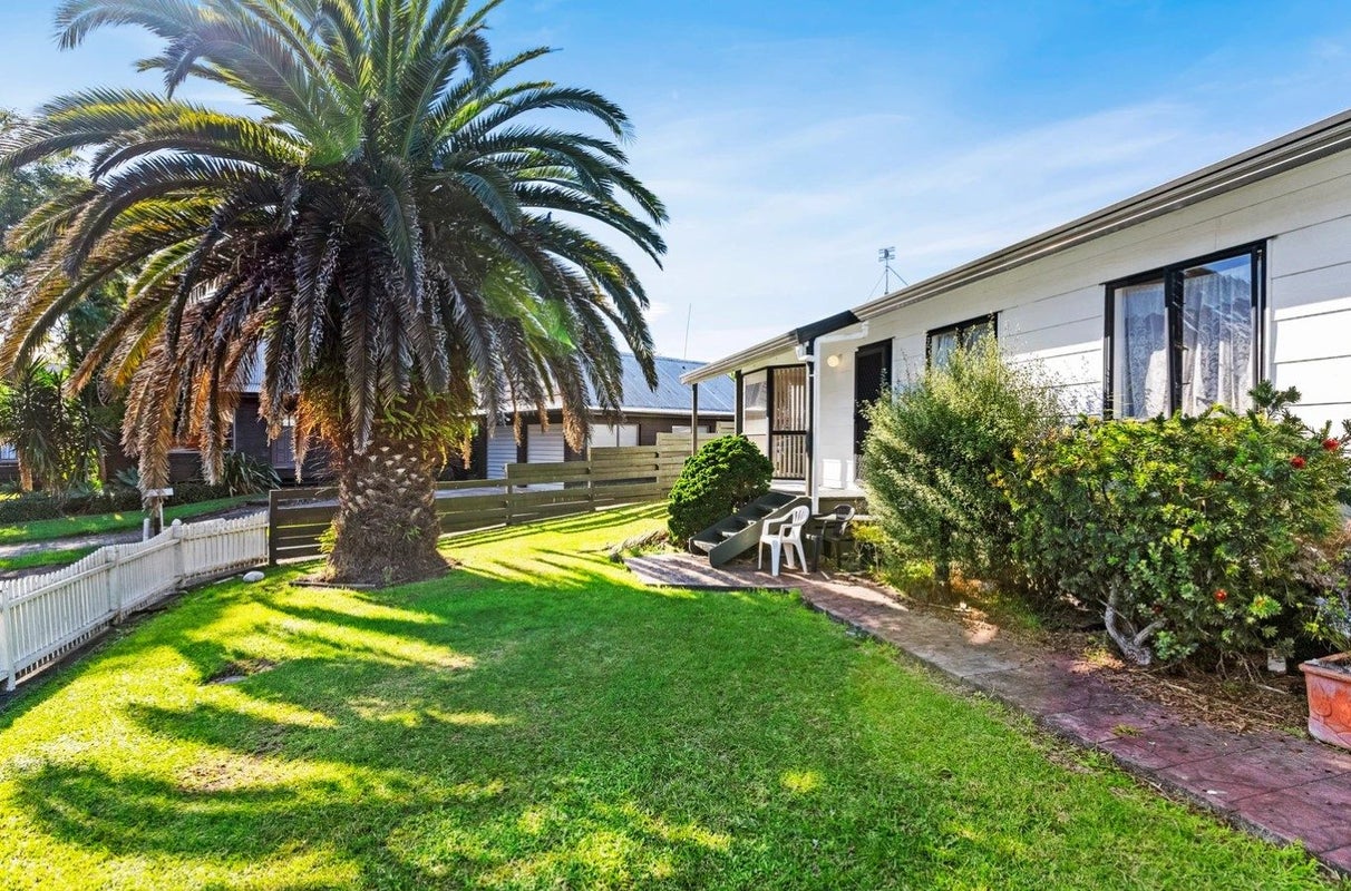 42 Pinehurst Place, Wattle Downs, Auckland - Carousel 8