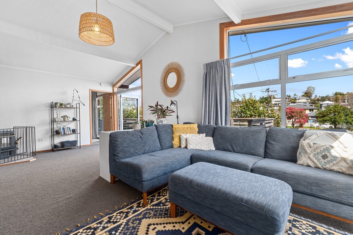 11 Sharyn Place, Brookfield, Tauranga - Carousel 2