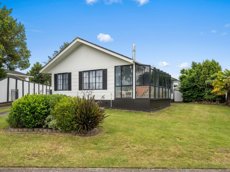 9 Milton Grove, Owhata, Rotorua - Carousel 1