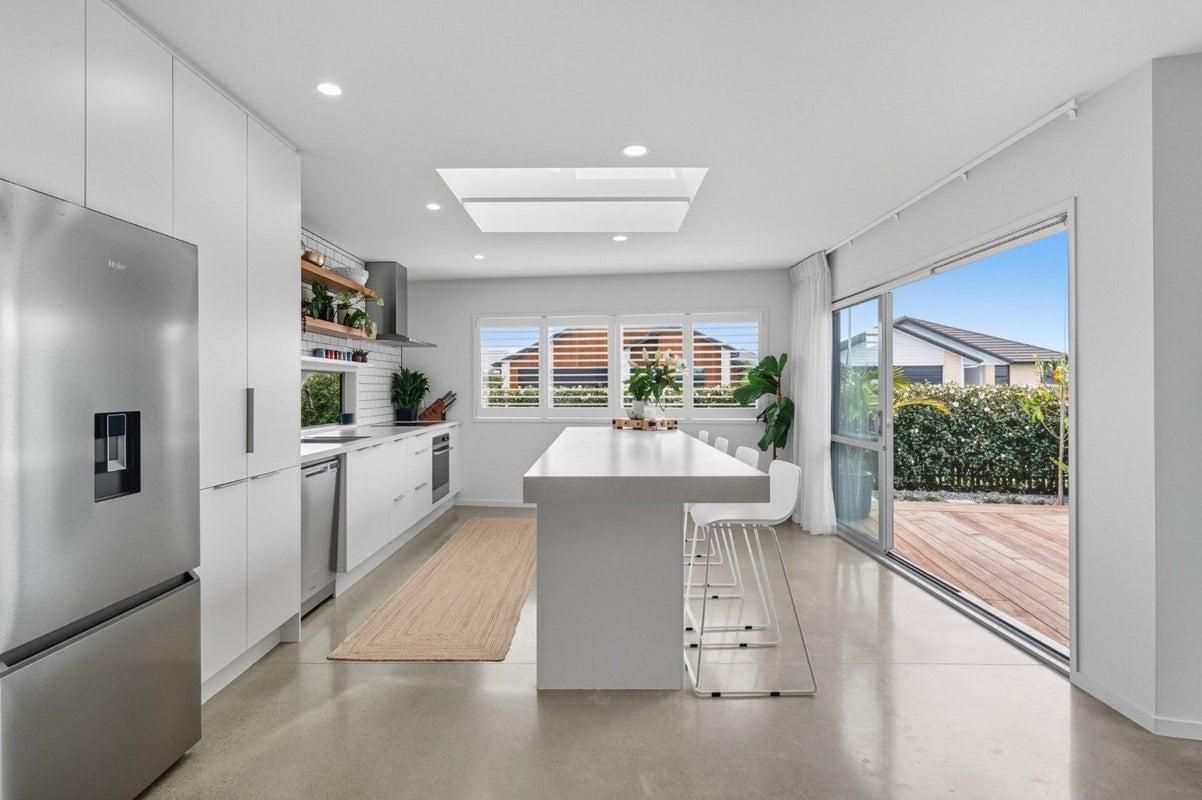 6 Kahuparere Crescent, Pyes Pa, Tauranga - Carousel 2