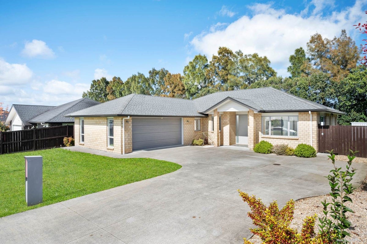 9 Kilmacrennan Drive, Rosehill, Papakura - Carousel 1