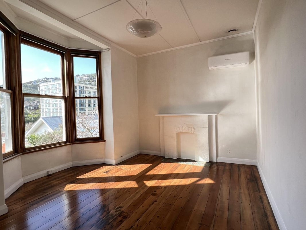 4 Oriental Terrace, Oriental Bay, Wellington - Carousel 2