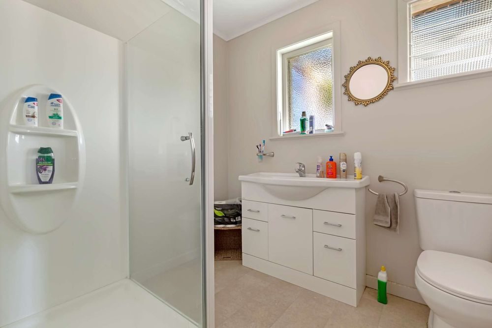 9 Tiki Street, New Lynn, Auckland - Carousel 22
