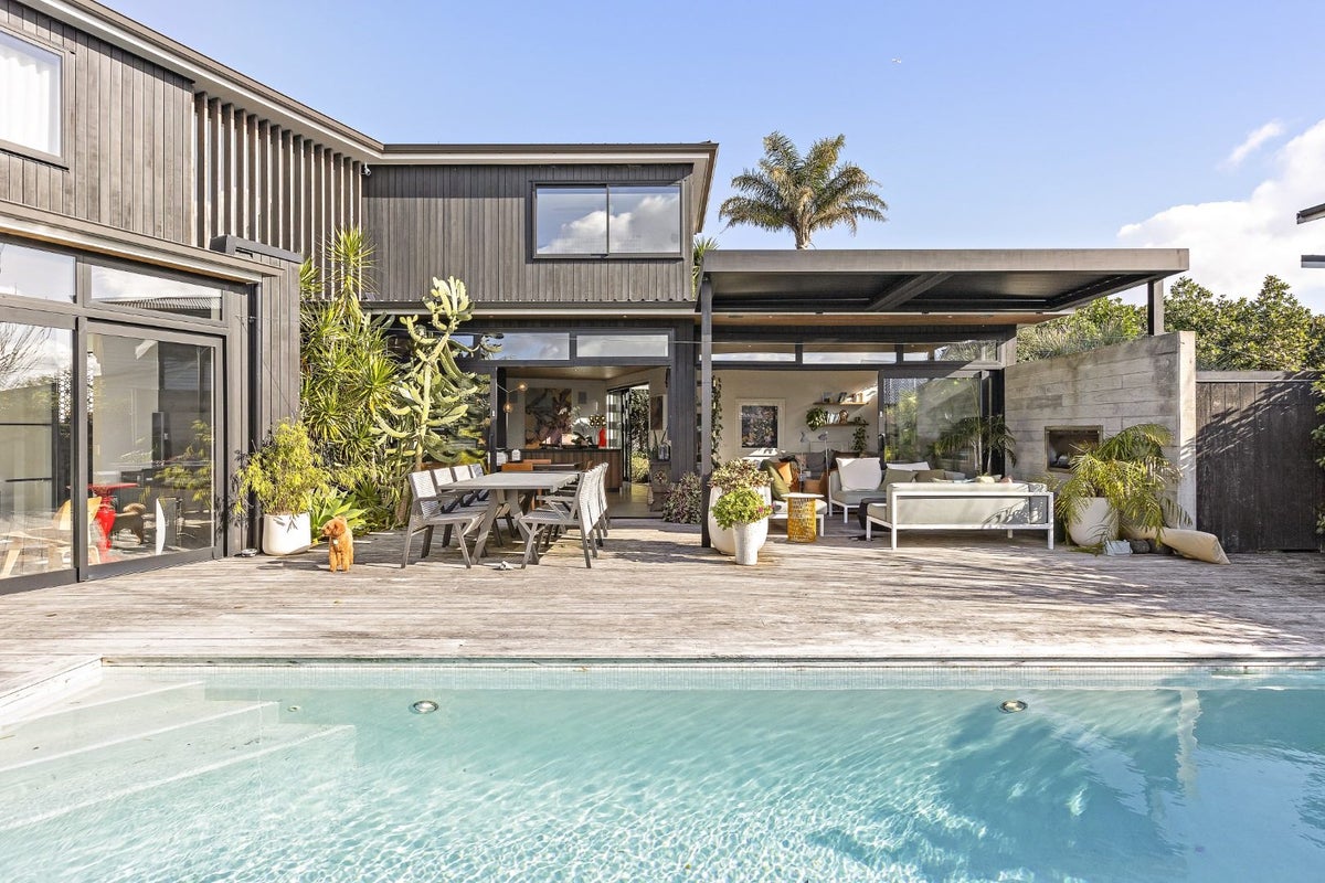 2A Finch Street, Morningside, Auckland - Carousel 1