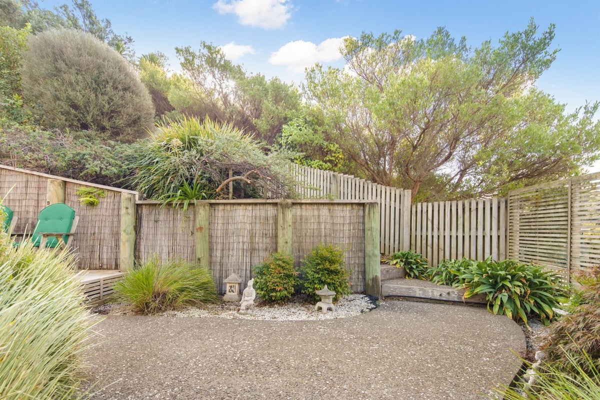 4 The Marlinspike, Whitby, Porirua - Carousel 32