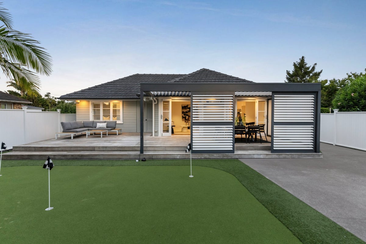 76 Neil Avenue, Te Atatu Peninsula, Auckland - Carousel 1