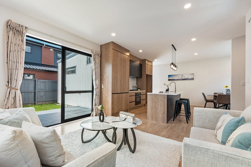 718B Massey Road, Mangere, Auckland - Carousel 2