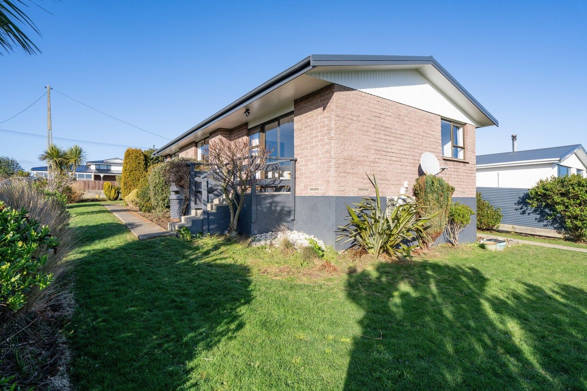 32 Enniskillen Street, Clifton, Invercargill - Carousel 2