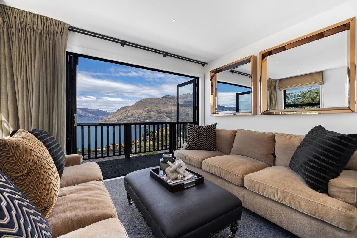 13 Caples Place, Fernhill, Queenstown - Carousel 1