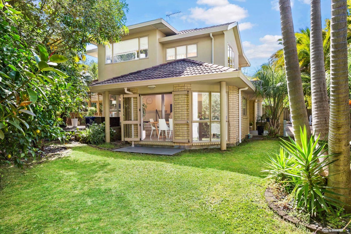 13 Crimson Park, Oteha, Auckland - Carousel 1