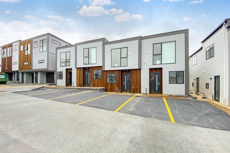 8/17 Parker Avenue, New Lynn, Auckland - Carousel 1