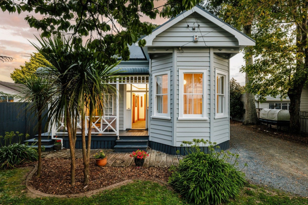84 Albert Street, Hamilton East, Hamilton - Carousel 1