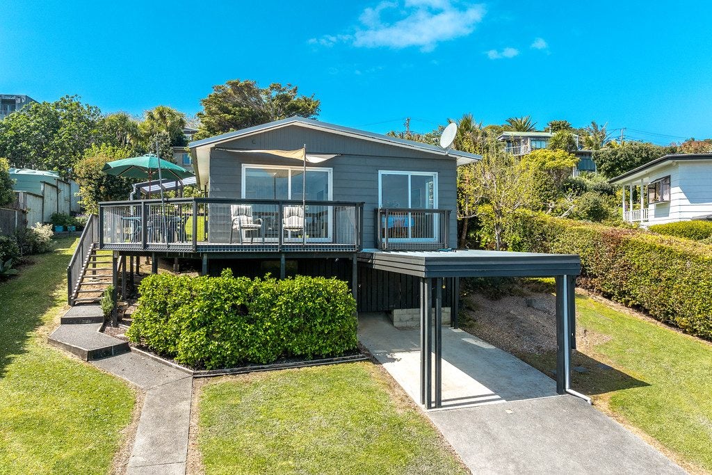 12 Kiwi Street, Oneroa, Waiheke Island - Carousel 1