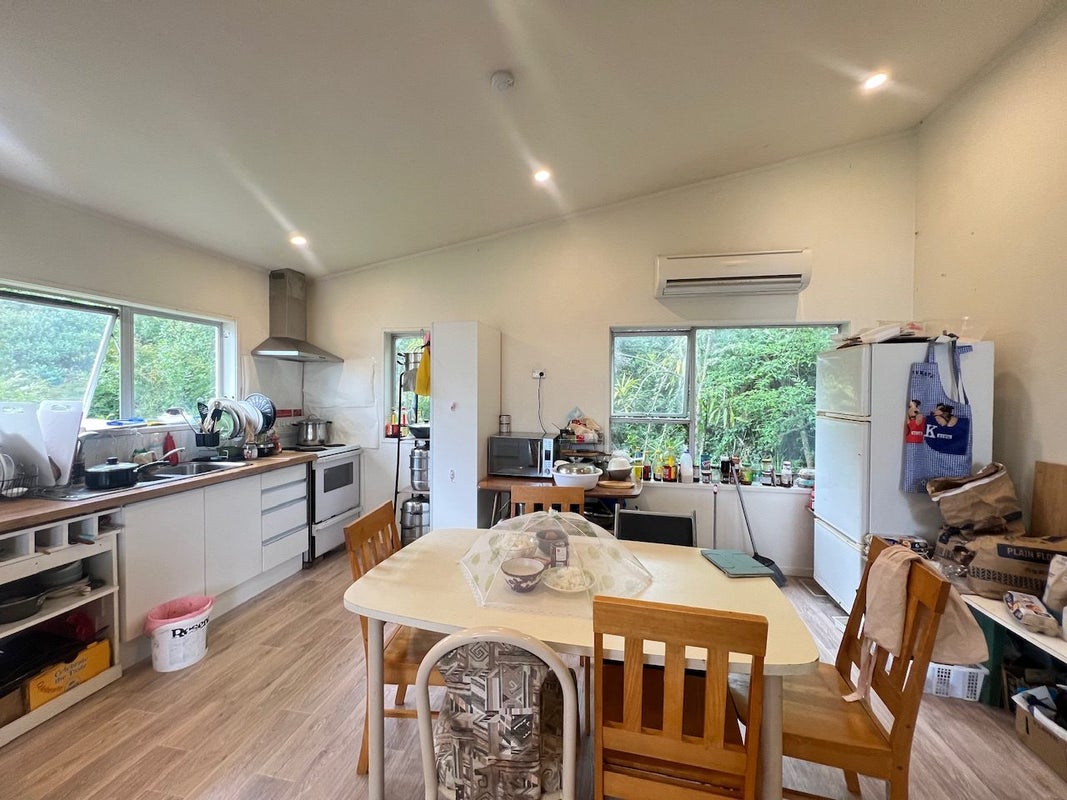 15 Springside Place, New Lynn, Auckland - Carousel 2