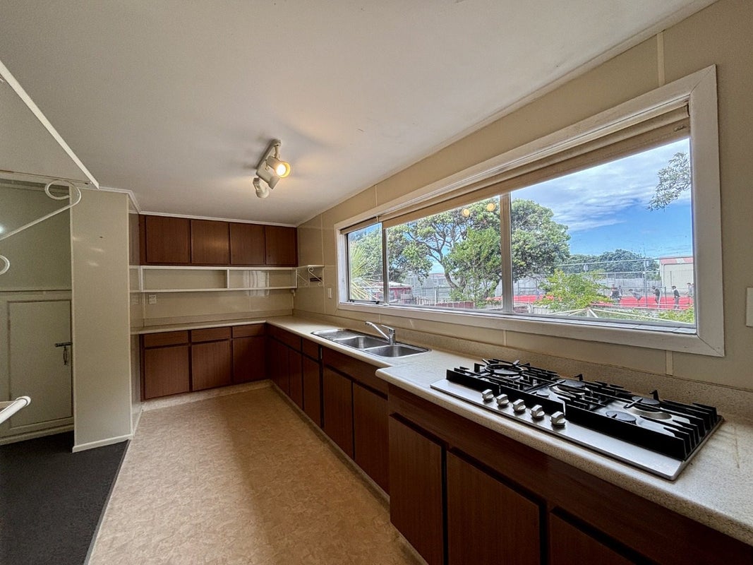 212 Coutts Street, Rongotai, Wellington - Carousel 2