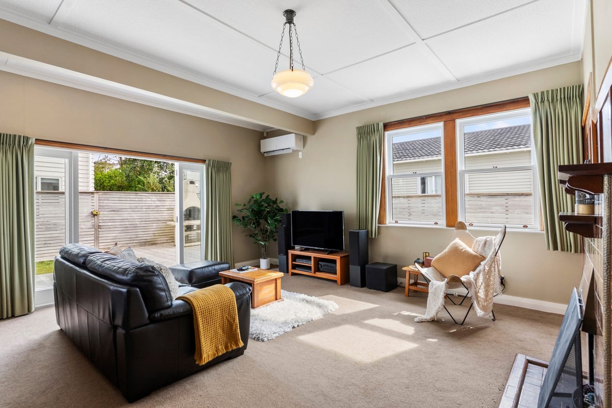3 Trafalgar Street, Johnsonville, Wellington - Carousel 1