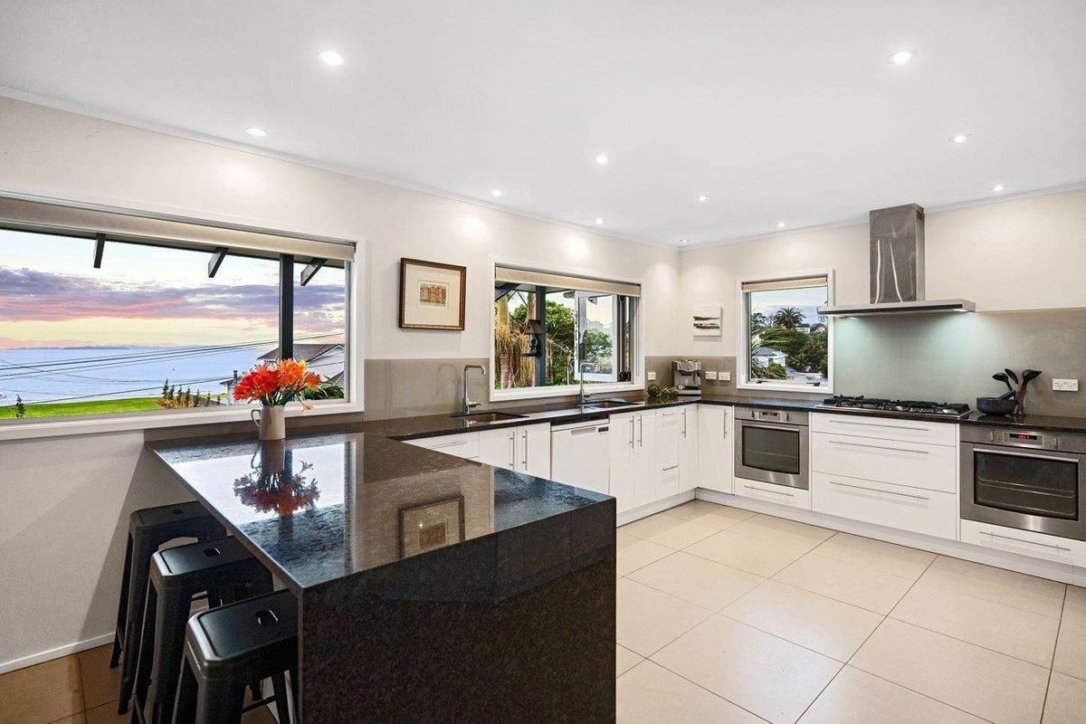4 Claude Road, Stanmore Bay, Whangaparaoa - Carousel 2