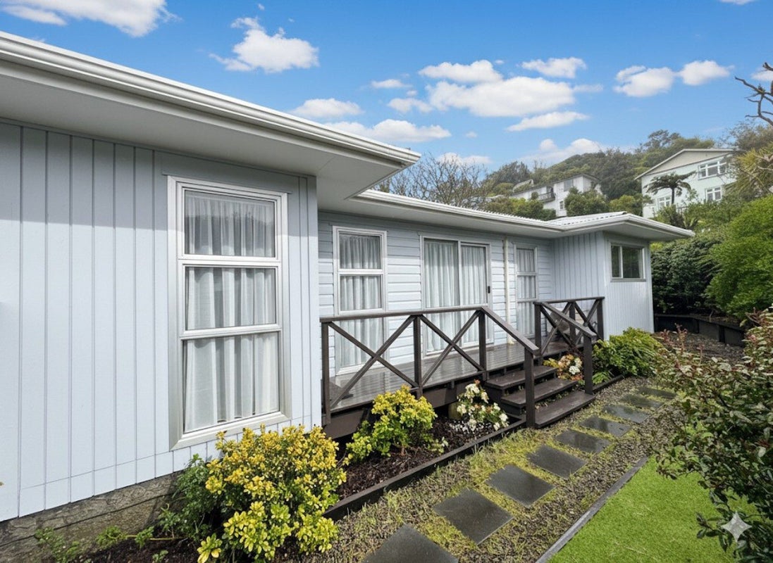 142A Newlands Road, Newlands, Wellington - Carousel 1