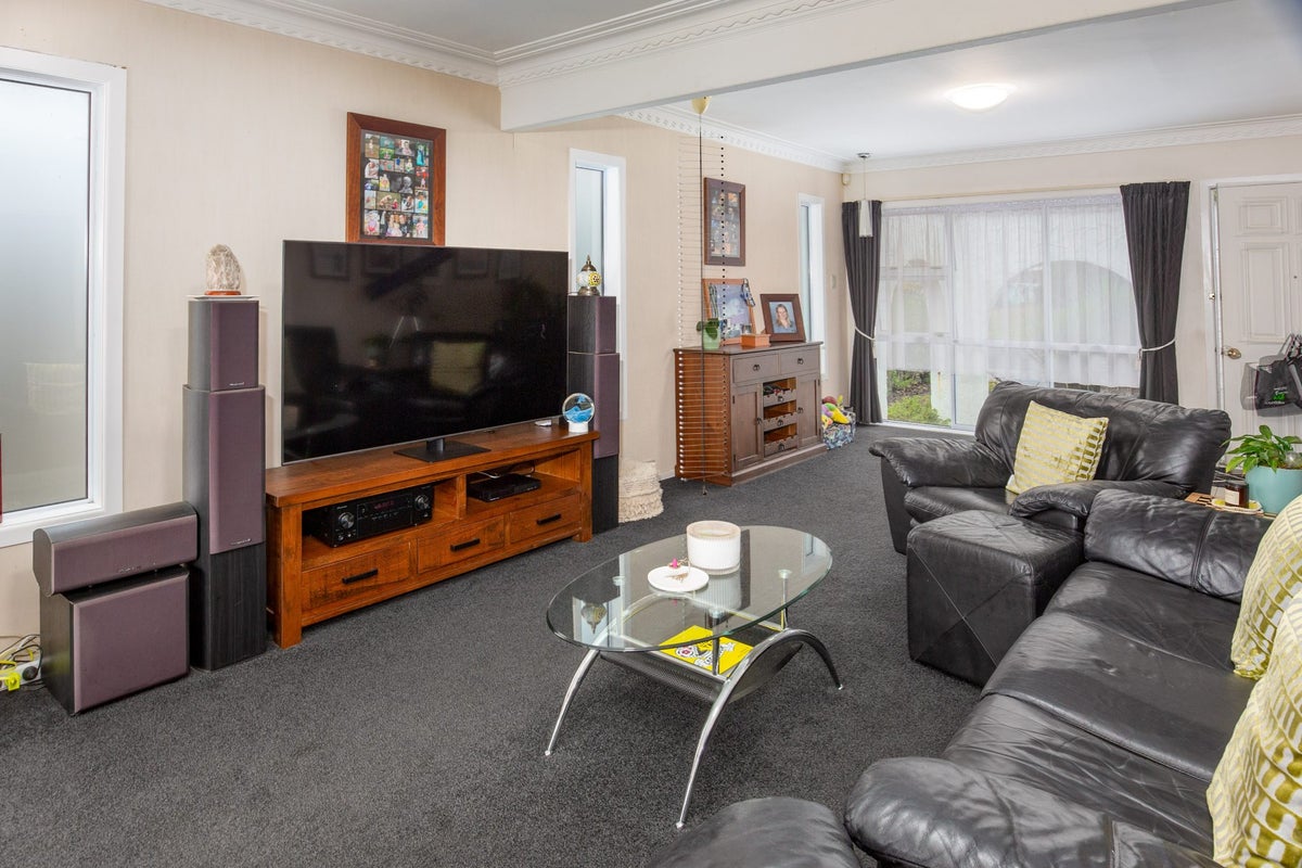 17 Collie Street, Hill Park, Manukau City, Auckland - Carousel 2