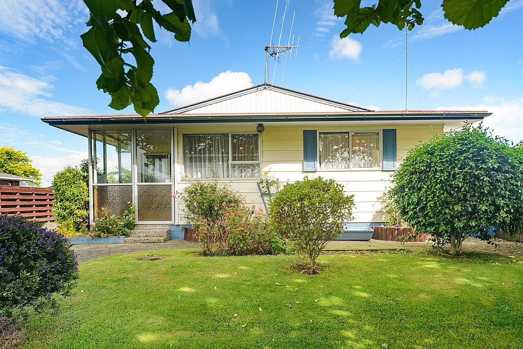 3 Meadowbrook Drive, Cloverlea, Palmerston North - Carousel 1