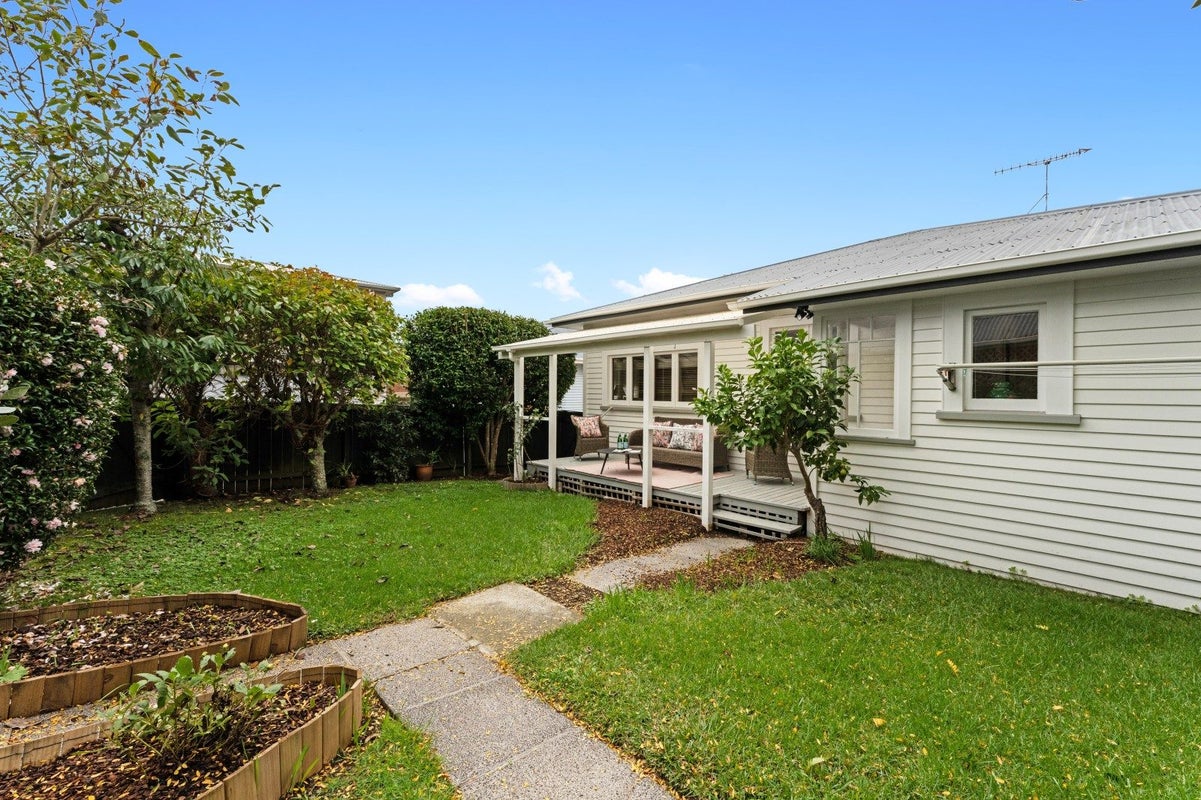 18 Irirangi Road, Greenlane, Auckland - Carousel 2