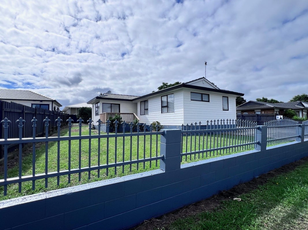 8 Jodie Place, Flat Bush, Auckland - Carousel 1