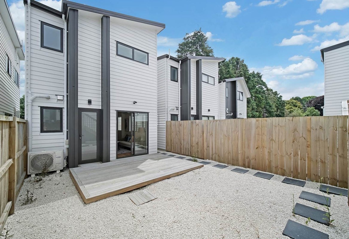 13 Riverview Road, New Lynn, Auckland - Carousel 13