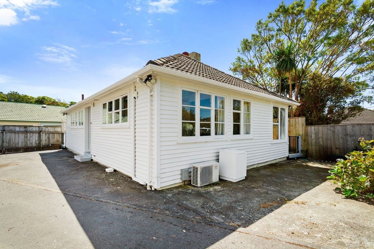 18 Kipling Street, Johnsonville, Wellington - Carousel 1