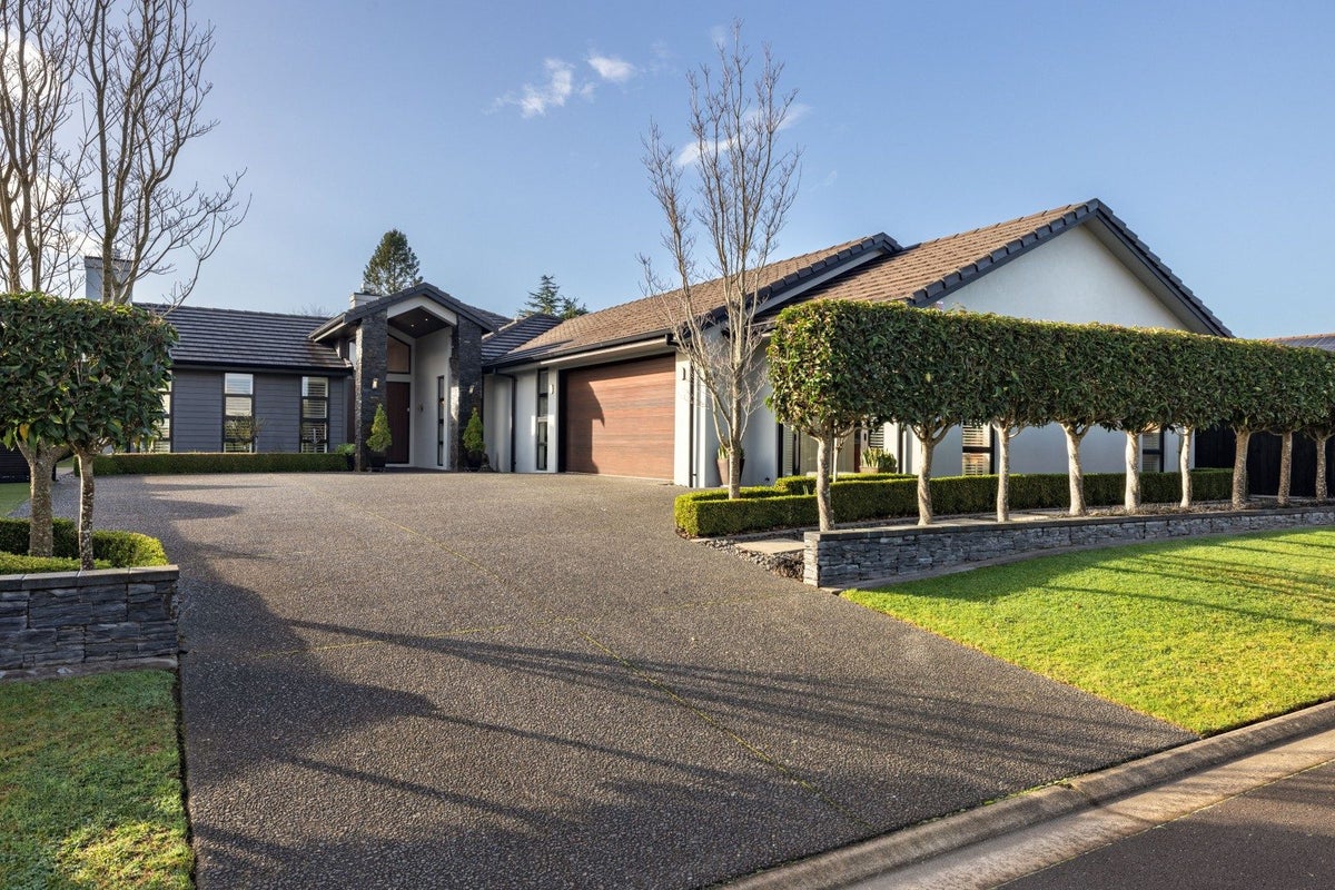 19 Tall Oaks Way, Bethlehem, Tauranga - Carousel 1